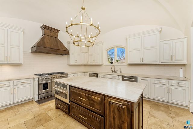 217 W 77th St Street, Sioux Falls, SD 57108