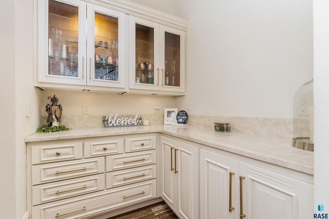 217 W 77th St Street, Sioux Falls, SD 57108