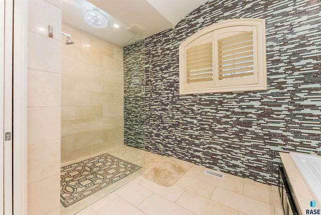 217 W 77th St Street, Sioux Falls, SD 57108