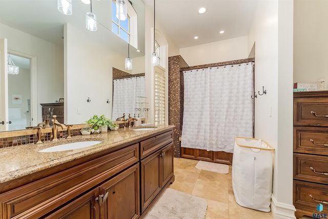 217 W 77th St Street, Sioux Falls, SD 57108