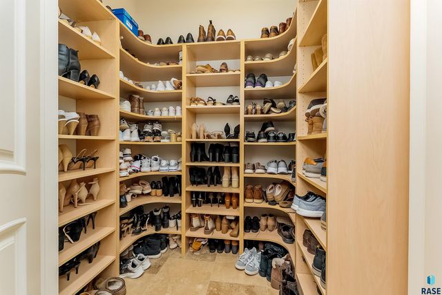 217 W 77th St Street, Sioux Falls, SD 57108