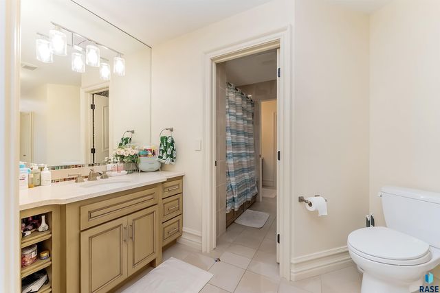 217 W 77th St Street, Sioux Falls, SD 57108