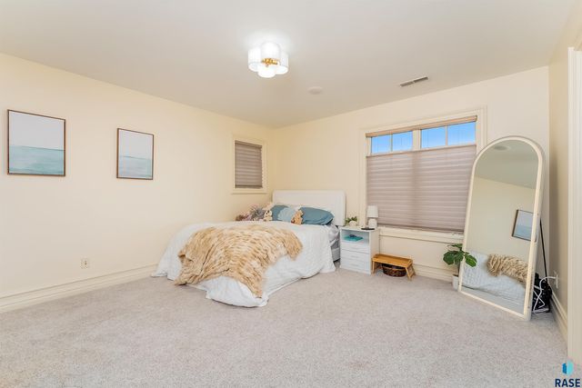 217 W 77th St Street, Sioux Falls, SD 57108