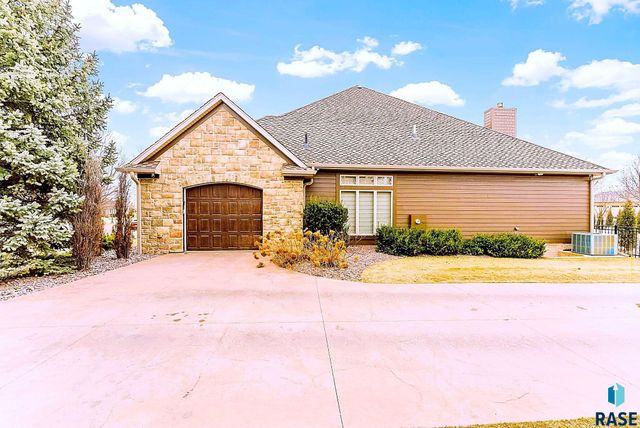 217 W 77th St Street, Sioux Falls, SD 57108