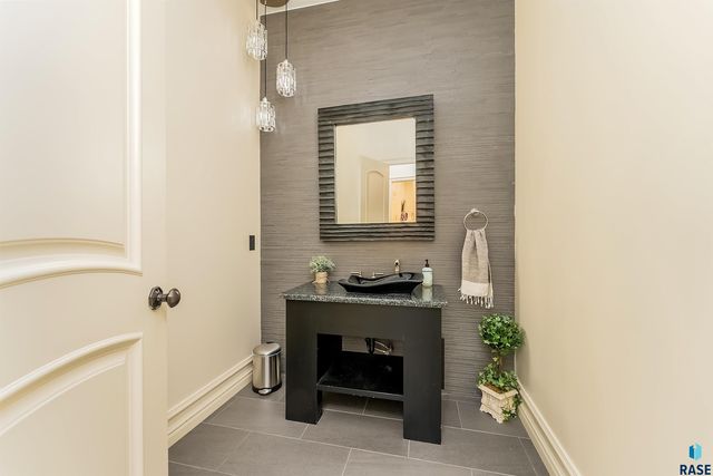 217 W 77th St Street, Sioux Falls, SD 57108