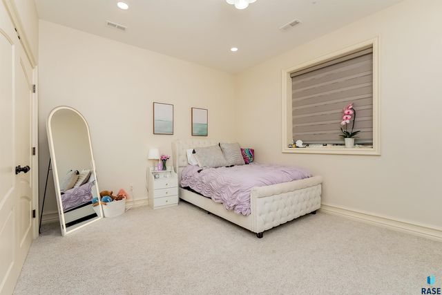 217 W 77th St Street, Sioux Falls, SD 57108