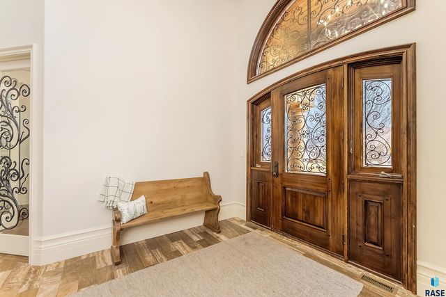 217 W 77th St Street, Sioux Falls, SD 57108