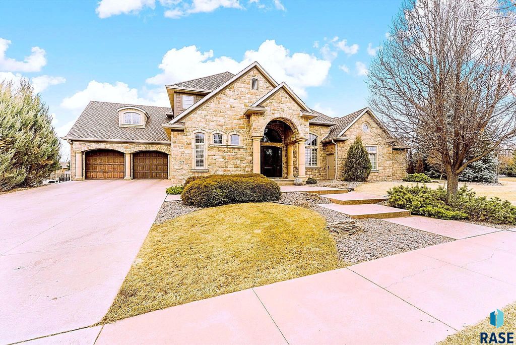 217 W 77th St Street, Sioux Falls, SD 57108