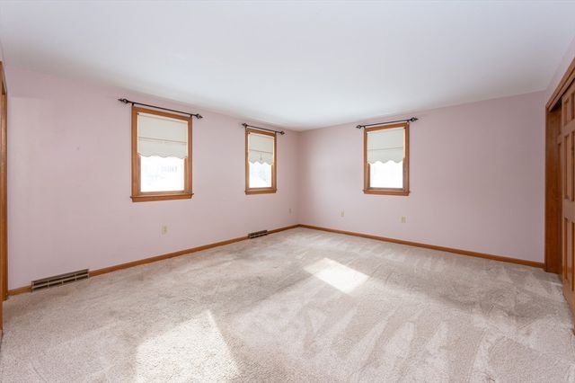 28 Bridle Path Rd, Dracut, MA 01826