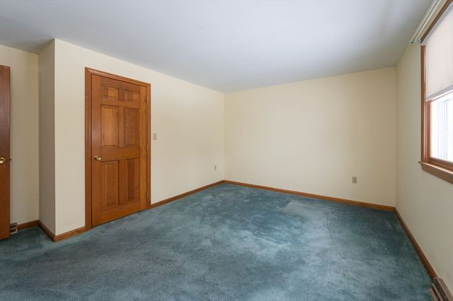 28 Bridle Path Rd, Dracut, MA 01826