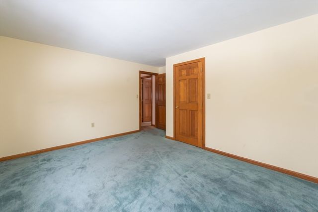 28 Bridle Path Rd, Dracut, MA 01826