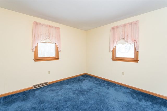 28 Bridle Path Rd, Dracut, MA 01826