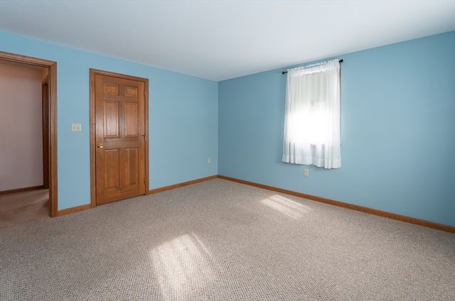 28 Bridle Path Rd, Dracut, MA 01826