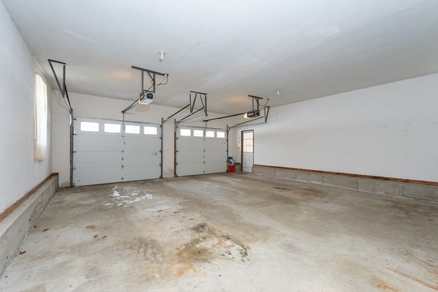 28 Bridle Path Rd, Dracut, MA 01826