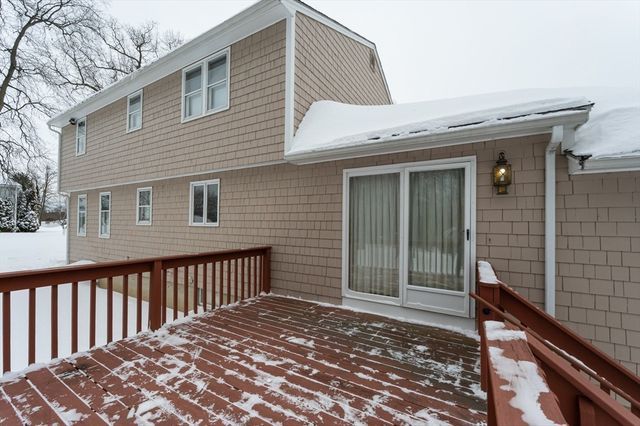 28 Bridle Path Rd, Dracut, MA 01826