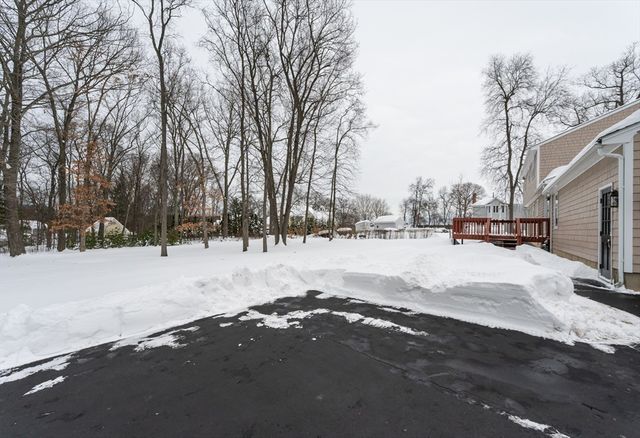 28 Bridle Path Rd, Dracut, MA 01826