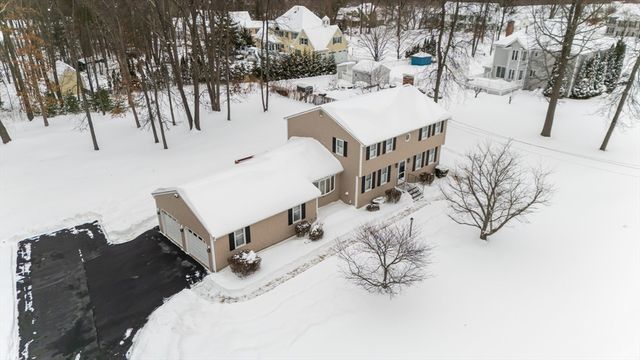 28 Bridle Path Rd, Dracut, MA 01826