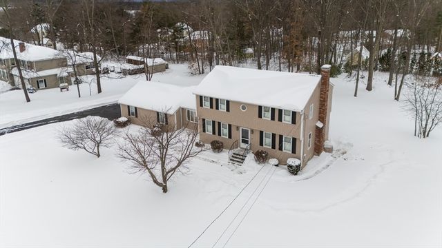 28 Bridle Path Rd, Dracut, MA 01826