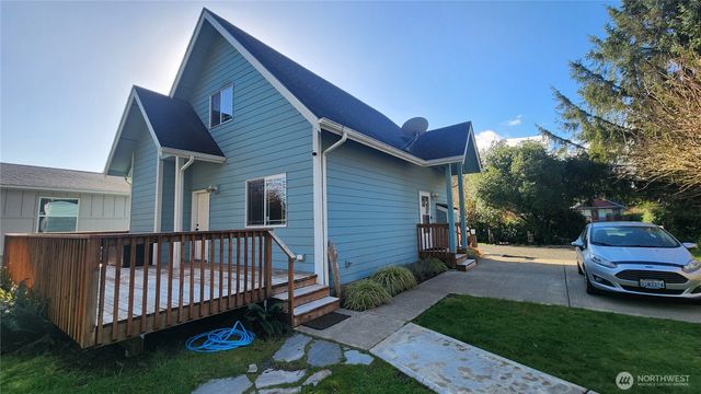 136 Pacific Boulevard NW, Ocean Shores, WA 98569