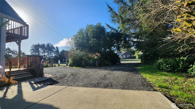 136 Pacific Boulevard NW, Ocean Shores, WA 98569