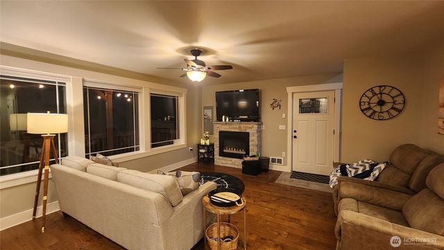 136 Pacific Boulevard NW, Ocean Shores, WA 98569