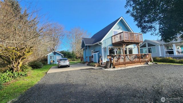 136 Pacific Boulevard NW, Ocean Shores, WA 98569