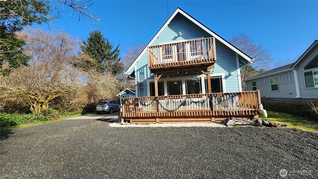 136 Pacific Boulevard NW, Ocean Shores, WA 98569