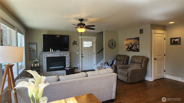 136 Pacific Boulevard NW, Ocean Shores, WA 98569