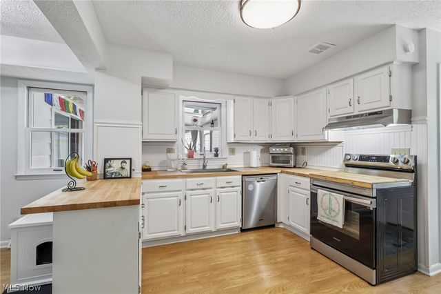 437 Stratford Road, Fairlawn, OH 44333