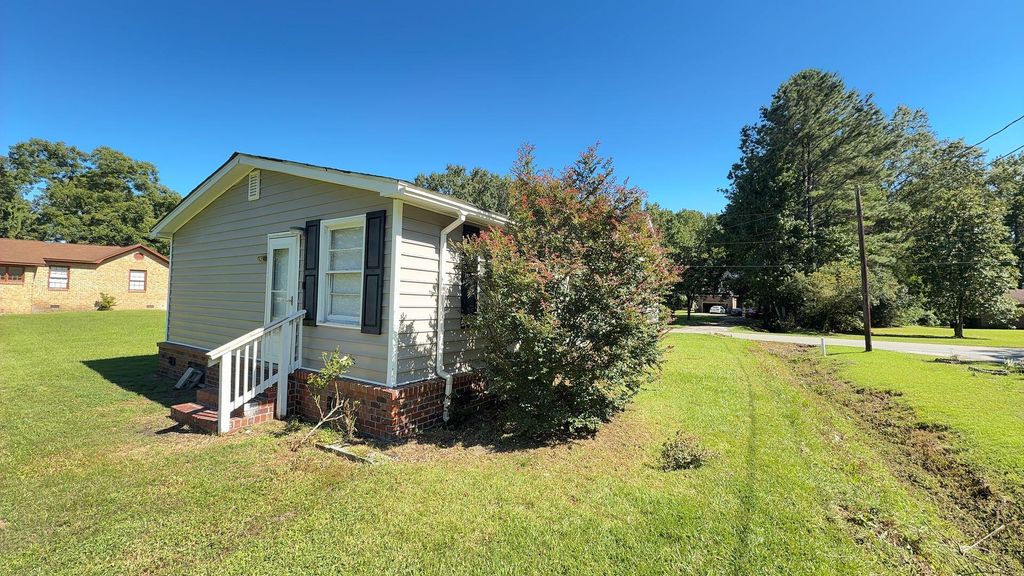 Image 3 of property listing at 150 Pidgeon Bay Road, Summerville, SC 29483