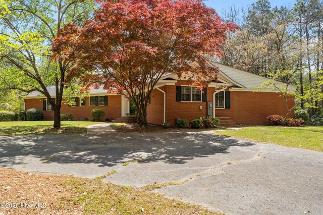 225 Arbutus Road, Southern Pines, NC 28387