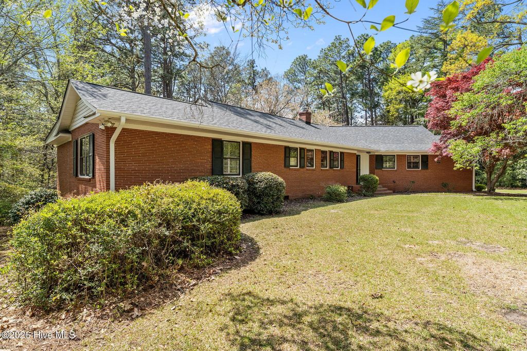 225 Arbutus Road, Southern Pines, NC 28387