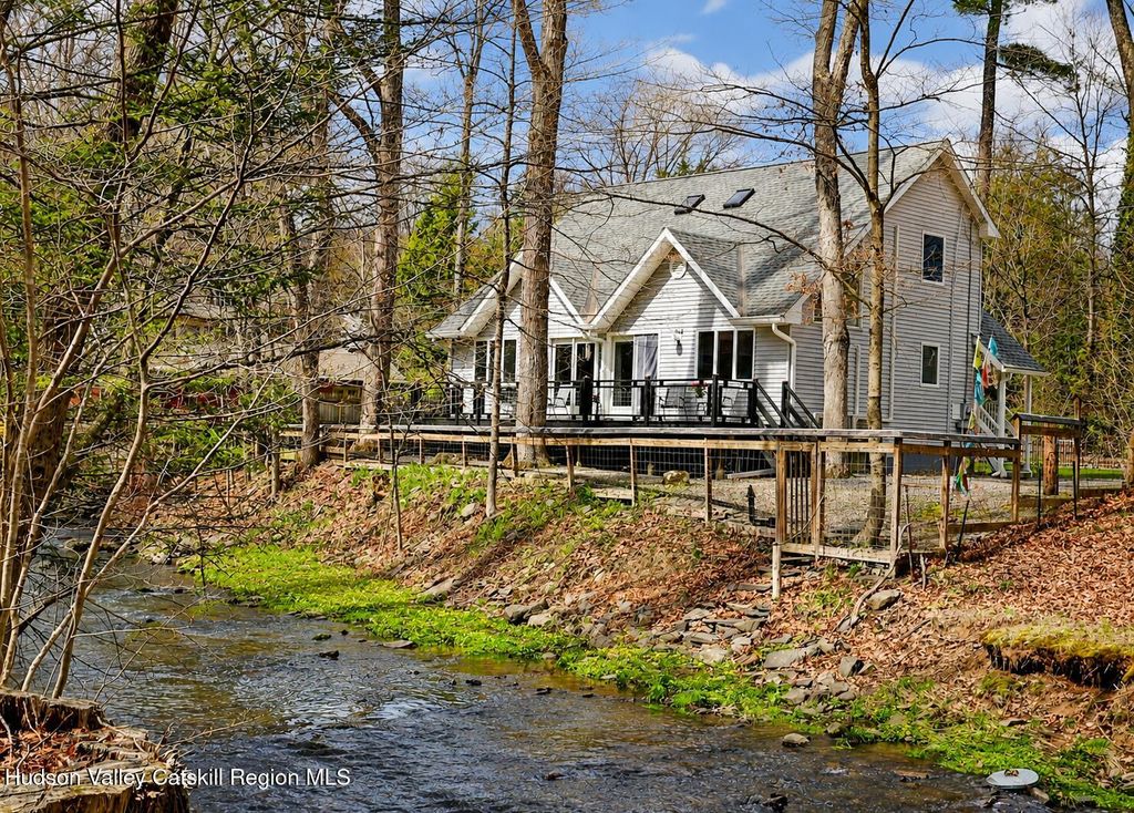25 Pine Grove Street, Woodstock, NY 12498