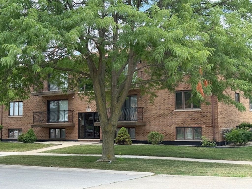 8659 Meade Avenue 1S, Burbank, IL 60459