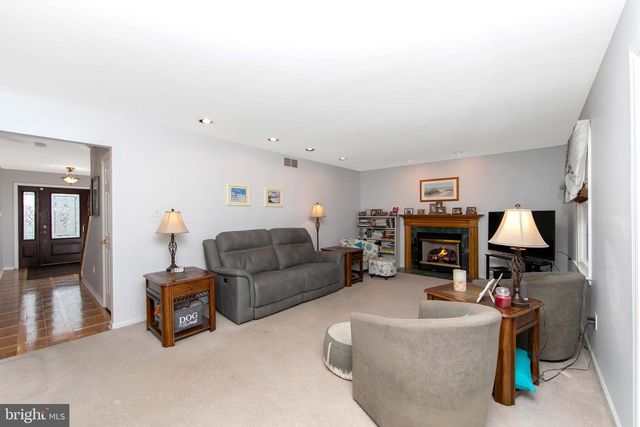 824 CANVASBACK DR, Mullica Hill, NJ 08062