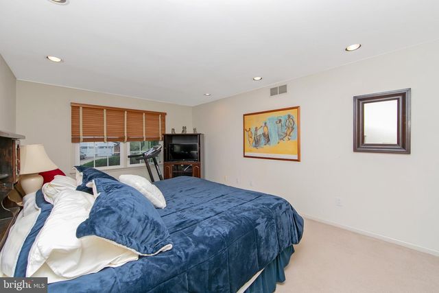 824 CANVASBACK DR, Mullica Hill, NJ 08062