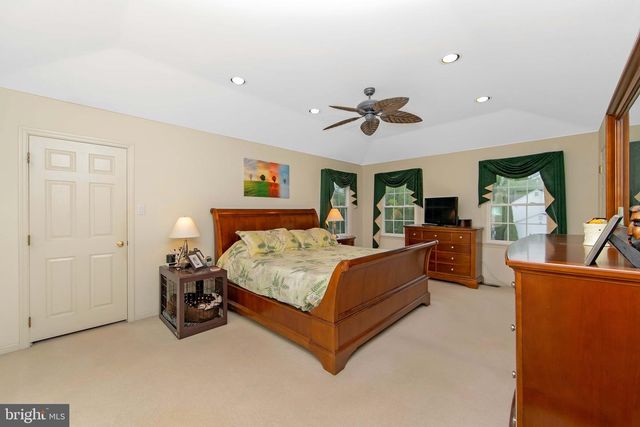 824 CANVASBACK DR, Mullica Hill, NJ 08062