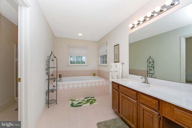 824 CANVASBACK DR, Mullica Hill, NJ 08062