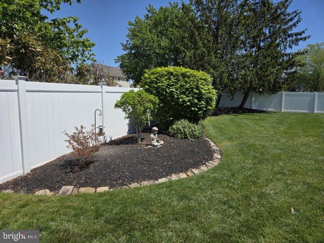 824 CANVASBACK DR, Mullica Hill, NJ 08062