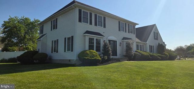 824 CANVASBACK DR, Mullica Hill, NJ 08062