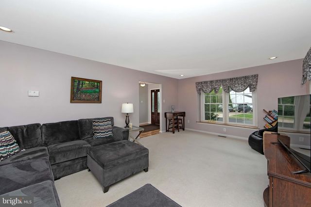 824 CANVASBACK DR, Mullica Hill, NJ 08062