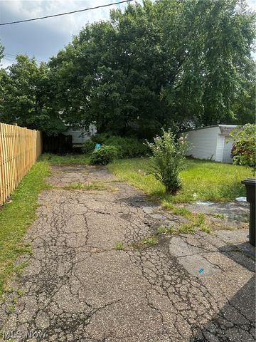17312 Glendale Avenue, Cleveland, OH 44128