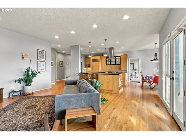 21380 HORTON Ct, West Linn, OR 97068