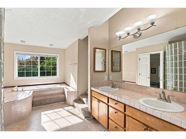 21380 HORTON Ct, West Linn, OR 97068