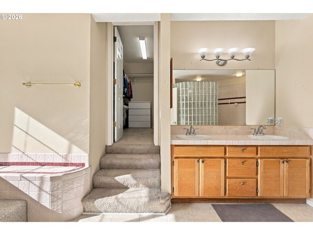 21380 HORTON Ct, West Linn, OR 97068