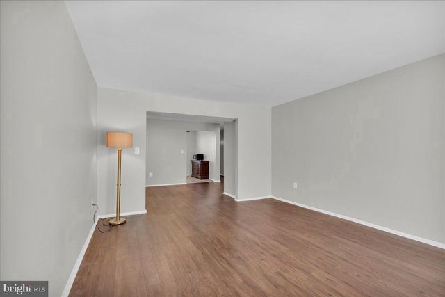 915 SILVER CT, Hamilton, NJ 08690