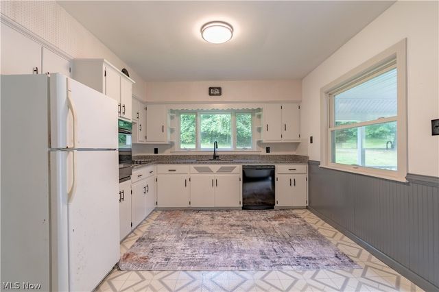 4216 State Road, New Franklin, OH 44319