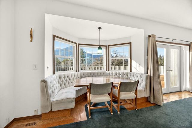 1979 Upper Applegate Road, Jacksonville, OR 97530