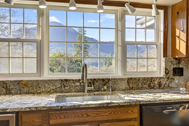 1979 Upper Applegate Road, Jacksonville, OR 97530