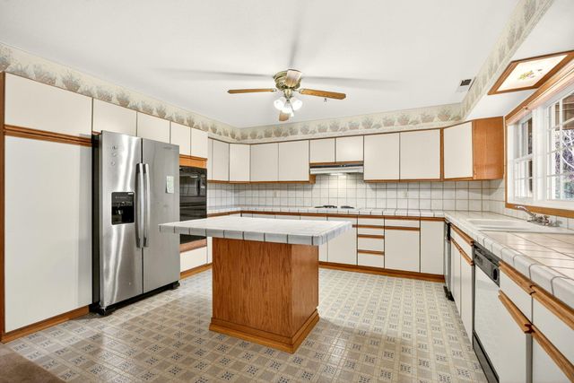 1979 Upper Applegate Road, Jacksonville, OR 97530